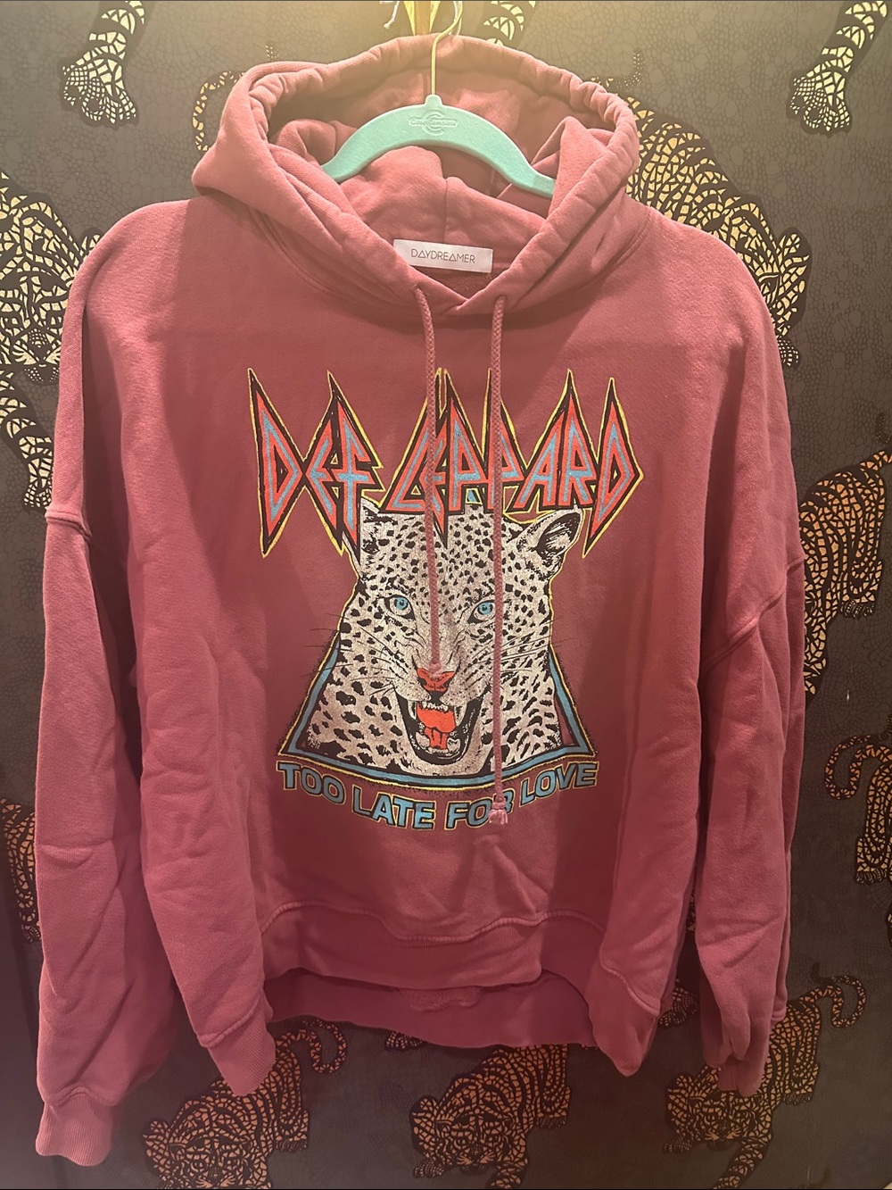 Daydreamer Pink Def Leppard Graphic Crewneck Sweatshirt